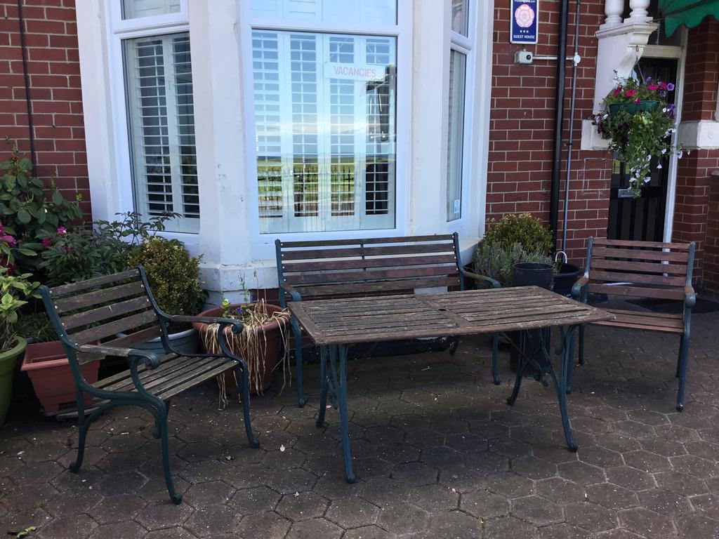 Cara Guesthouse Whitley Bay Esterno foto